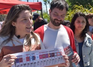 Manuela Castañeira recorrió la Feria de Villa Domínico y llamó a “llevar nuevas voces al Congreso”