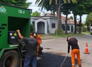 Avanzan las obras de bacheo en Luis Guillón