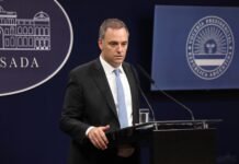 De la voz a la Jefatura: Manuel Adorni, el primer periodista en coordinar el Gabinete de Milei