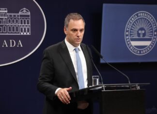 De la voz a la Jefatura: Manuel Adorni, el primer periodista en coordinar el Gabinete de Milei