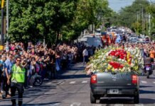 Berazategui despidió a Juan José Mussi con una multitudinaria caravana