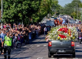Berazategui despidió a Juan José Mussi con una multitudinaria caravana