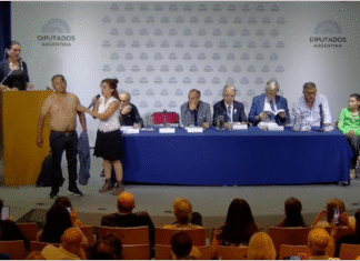 Plenario antivacunas generó críticas y un contra acto en defensa de la inmunización