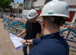 AySA renueva cañerías en Ramos Mejía para mejorar el servicio de agua potable