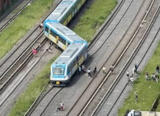 Tarde de caos en Liniers: descarriló un tren del Sarmiento y dejó al menos 20 heridos