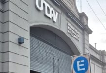 Docentes de la UNdAv terminaron exámenes orales en la vereda por un corte de luz
