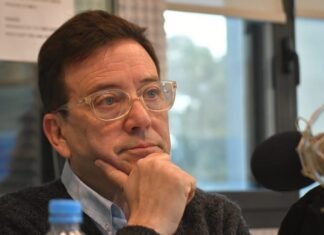 A falta de dólares, tarifazos y despidos