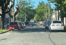 Vecinos de Lanús Oeste denunciaron un taller que «se apropia» de la calle: «Que Julián Álvarez deje de dormir la siesta»