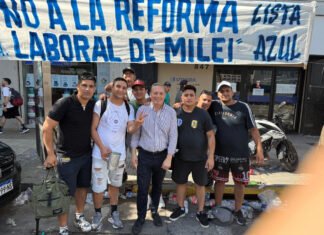 Fernando Gray participó de la marcha de la CGT contra la reforma laboral en Plaza de Mayo