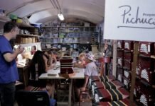 Un taller de luthería muestra a decenas de chicos cómo está construido y funciona el bandoneón Pichuco de la UNLa