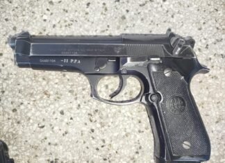 Terror en Villa Crespo: un cabo de la Federal disparó 14 veces en plena calle y fue detenido