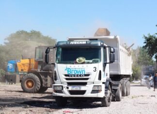 La Comuna de Brown transforma un histórico microbasural al costado del Puente Claypole