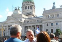 Fernando Gray participó de la movilización en el Congreso en rechazo al proyecto de Reforma Laboral