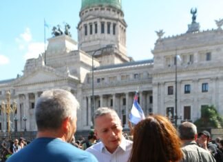 Fernando Gray participó de la movilización en el Congreso en rechazo al proyecto de Reforma Laboral