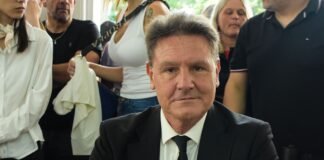 El concejal libertario echeverriano Marcelo Mazzeo presentó un amparo para prohibir el uso de celulares en las cárceles bonaerenses