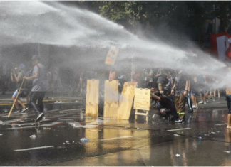 El Congreso bajo asedio: Gases, vallas y una reforma laboral que fractura el país