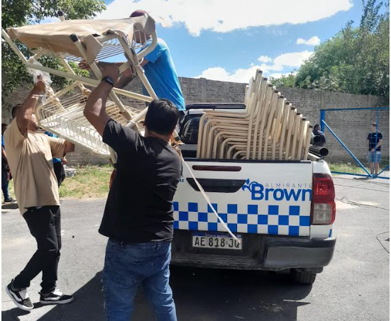 Almirante Brown refuerza el inicio de clases con nuevo mobiliario escolar