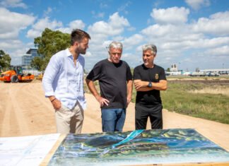 Es construida a la altura del Peaje de Hudson, con financiamiento público y privado: Carlos Balor visitó la obra de la nueva bajada de la Autopista BsAs-La Plata
