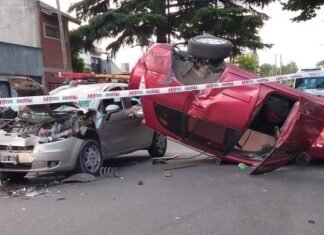 Persecución, choque y vuelco en Quilmes Oeste: Delincuentes huían tras un robo y provocaron un desastre vial