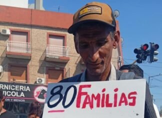 “Sos peronista, pero laburás para el mileísmo”: el crudo reclamo al intendente Julián Álvarez de los 80 despedidos en Lanús
