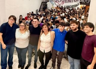 «Nacho» Moroni consolida el armado juvenil libertario en Lanús con la mira puesta en 2027