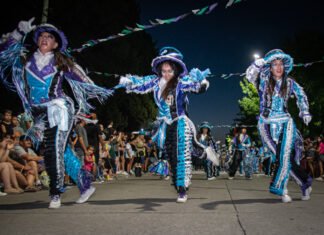 Una multitud disfrutó del inicio de la temporada de carnavales en Almirante Brown