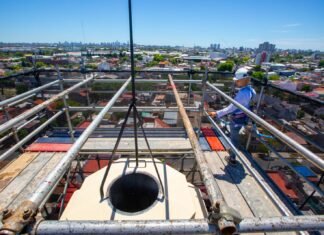 AySA finalizó la restauración de una histórica ventileta cloacal centenaria en Avellaneda