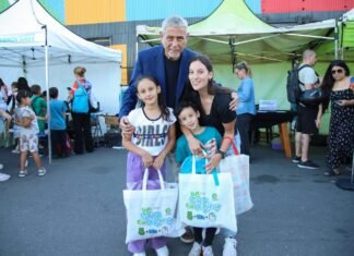 Jorge Ferraresi entregó kits “De Punta En Blanco” en el Parque La Estación
