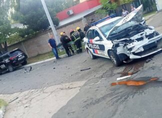 Choque insólito entre dos patrulleros en Ezeiza: dos efectivos heridos