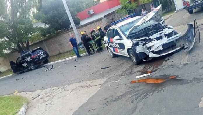 Choque insólito entre dos patrulleros en Ezeiza: dos efectivos heridos