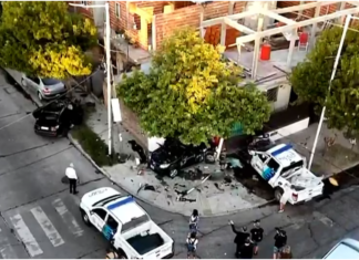 Persecución: choque, vuelco y dos policías heridos en Wilde