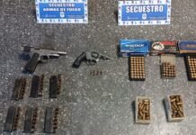 Lanús: Tras una denuncia por violencia de género, descubren un arsenal y uniformes policiales en una vivienda