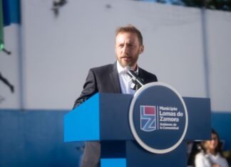 Otermín participó del inicio de clases en Temperley