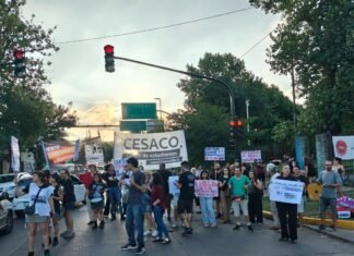Conflicto universitario: «Ruidazo» en la UNLa contra el desfinanciamiento y en rechazo a funcionarios nacionales