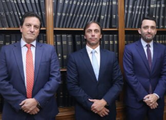 Quiénes son los tres abogados argentinos detrás de la victoria en el juicio por YPF