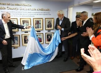 En el HCD de Avellaneda: Barrueco y Ferraresi inauguraron el hall “Presidentes de la democracia”