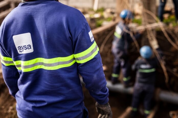 AySA repara importante cañería debido a rotura de terceros en el sudoeste de CABA