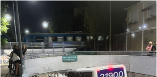 Escándalo en Banfield: Represión policial y el micro de Chaco For Ever atrapado en el túnel Rincón-Vieytes