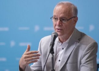 Con la presencia del exministro Daniel Gollan, se realizará en la UNLa un cine debate por los 80 años del Ministerio de Salud bonaerense