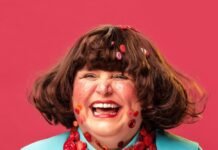 El cuerpo habla: Marina Castillo estrena «Curuza, a flor de piel» en Temperley