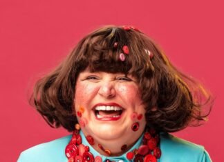 El cuerpo habla: Marina Castillo estrena «Curuza, a flor de piel» en Temperley