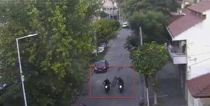 De Avellaneda a Quilmes: Robaron una moto a los tiros, chocaron contra un camión y el dueño los reconoció en la comisaría