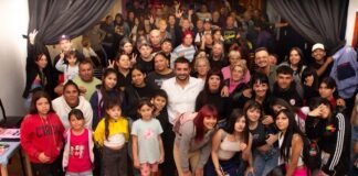 Agustín Balladares encabezó la entrega de kits escolares en Lanús: “Combatamos el desánimo con organización y sentido patriótico”