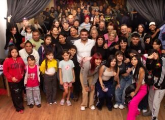 Agustín Balladares encabezó la entrega de kits escolares en Lanús: “Combatamos el desánimo con organización y sentido patriótico”