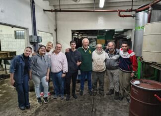 Estudiantes de la UNLZ visitaron Cooperativa Apícola en San Vicente