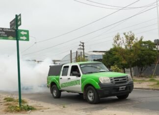 Alerta epidemiológica por un caso de fiebre chikungunya en la región: Esteban Echeverría refuerza operativos de fumigación en 9 de Abril
