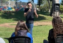 En “modo candidato”, Moroni estuvo en Gerli con vecinos de la zona