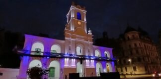 Cae la noche de este 25 de Mayo: Entre la fe, la interna libertaria y la guerra por el «pago chico»