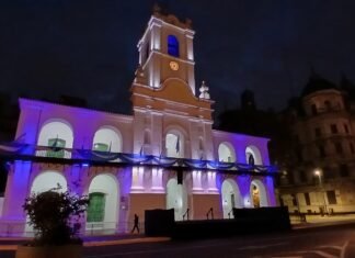 Cae la noche de este 25 de Mayo: Entre la fe, la interna libertaria y la guerra por el «pago chico»