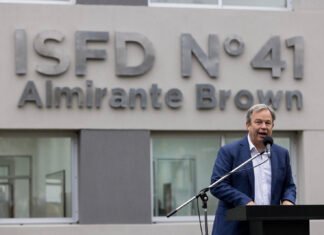 Docentes y estudiantes ya cursan en el nuevo edificio del Instituto Superior de Formación Docente N°41